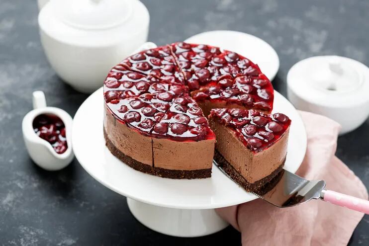 Cheesecake de chocolate y frutos rojos reducido en calorías.