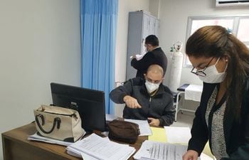 Constitución a oficinas públicas por parte de la Fiscalía para indagar presuntas vacunaciones irregulares
