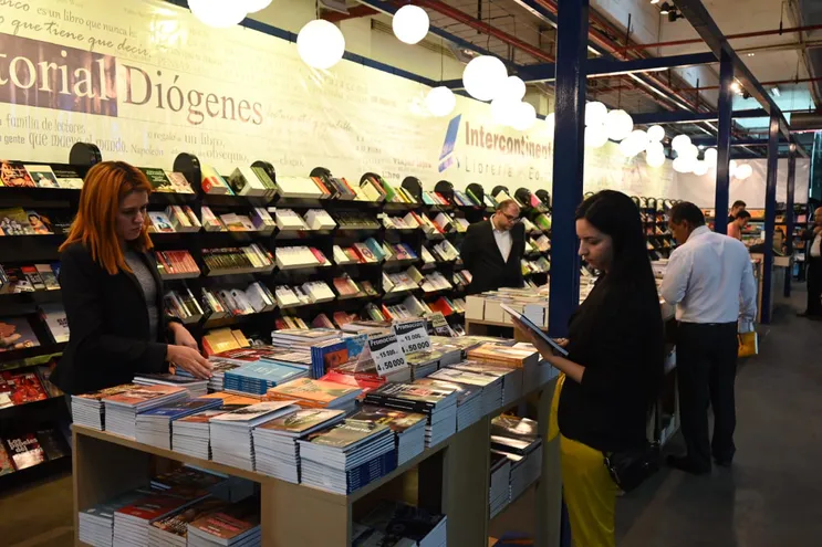 Feria Internacional del Libro (FIL) en Centro de Convenciones del Mariscal.