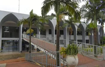 Fiscalía incautó documentos de la Gobernación de Guairá durante un allanamiento realizado por presuntas irregularidades en la ejecución presupuestaria de fondos COVID.