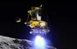Una de las rocas lunares fotografiadas por la sonda japonesa SLIM, que logró aterrizar en la Luna en enero pasado, es rica en olivino, un grupo de minerales que constituyen un componente principal del manto superior terrestre y que ofrece pistas sobre el potencial origen del satélite natural de la Tierra.