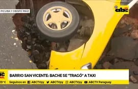Barrio San Vicente: bache se "tragó" a un taxi