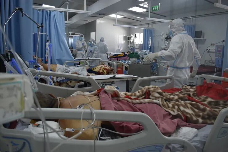 Pacientes en terapia intensiva del Hospital Nacional de Itauguá.