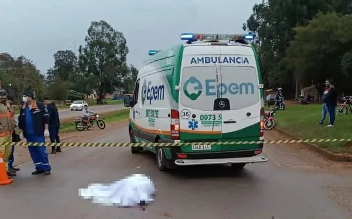 El motociclista murió prácticamente en el acto luego de colisionar contra el furgón cuyo conductor se encontraba alcoholizado.