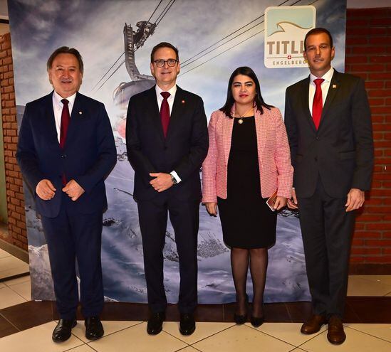 El viceministro de Relaciones Exteriores, Raúl Silvero; el embajador de Suiza, Daniel Derzic; la ministra de Planificación, Viviana Casco,
 y el Cónsul Honorario Santiago Llano.