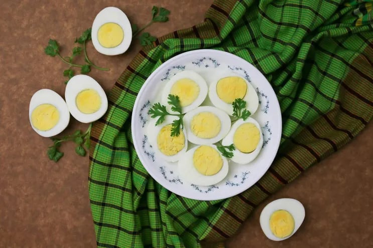 El huevo es una fuente de proteínas, calcio y varias vitaminas y nutrientes.