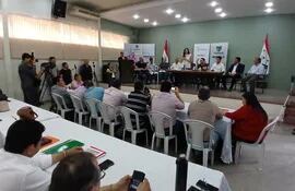 Reunión entre el Gobernador de Caaguazú, la Ministra de Obras Públicas e Intendentes de los 22 distritos del departamento de Caaguazú.
