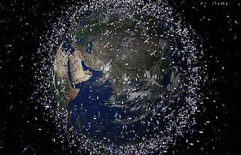 El número de satélites en órbita se espera que aumente de los 9.000 actuales a más de 60.000 en 2030 y las estimaciones apuntan que ya hay más de 100 billones de piezas sin rastrear que viajan alrededor del planeta. Científicos se han unido para solicitar un impulso mundial para eliminar la basura espacial.