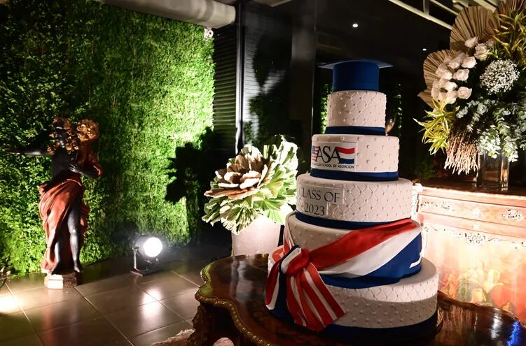 Oscar Guccione se encargó de la decoración de la fiesta y Marcela Montero armó la torta con los diseños del ASA.