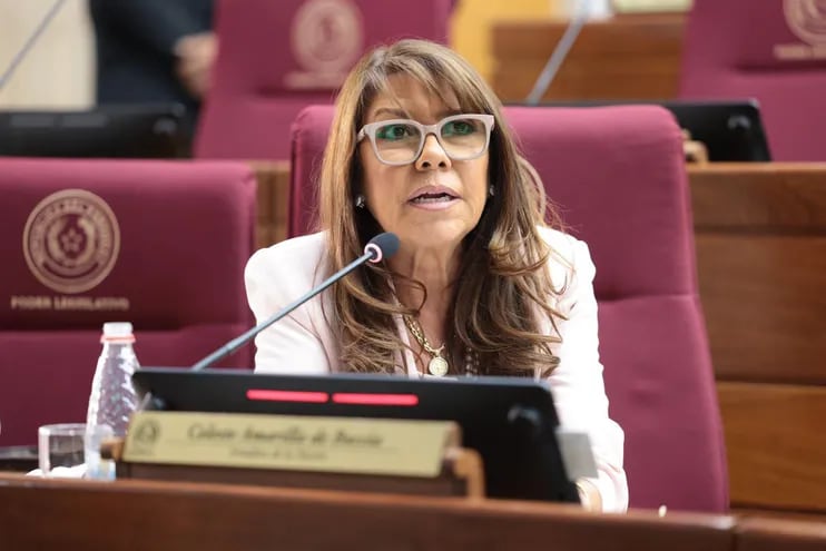 La senadora Celeste Amarilla (PLRA), aboga a favor del retorno al Senado de kattya González (PEN).