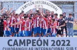 La Selección Paraguaya Sub 17 masculina se quedó la "Copa Joaju".