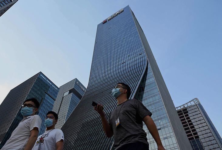 Edificios del gigante chino inmobiliario Evergrande, que podría estar en quiebra. (Noel Celis/AFP)