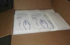 una-de-las-cajas-cargadas-con-guantes-durante-meses-los-asegurados-debieron-comprarlos--194111000000-1065978.jpg