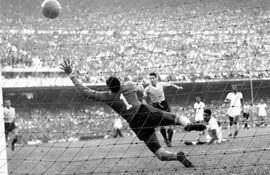 Gol de Uruguay ante Brasil en el Maracaná en la última fecha de la fase final de la Copa del Mundo de 1950