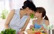 Se sugiere una alimentación saludable desde la infancia; esta se aprende en la familia entre padres, madres e hijos. Las recetas coloridas son más atractivas.