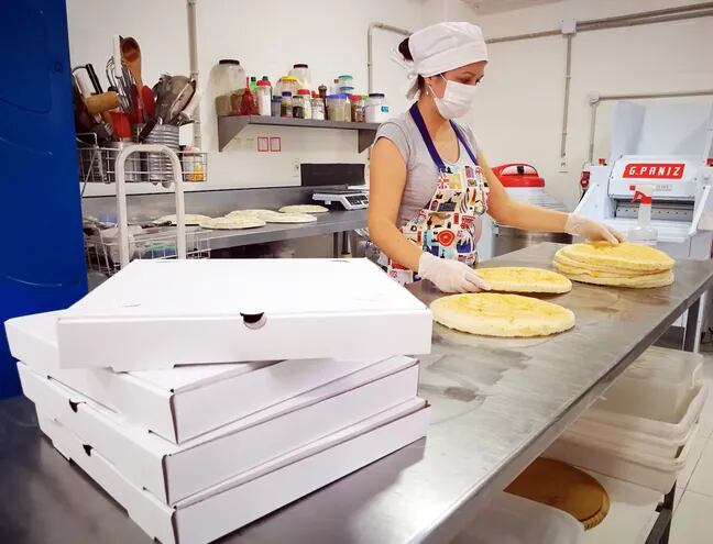 Hornear pizzas congeladas es la propuesta de “La Cocina de Tío Carlitos”, que da la oportunidad de comerlas calientes, recién salido del horno del hogar. Similar propuesta ofrece “Delibebé”.