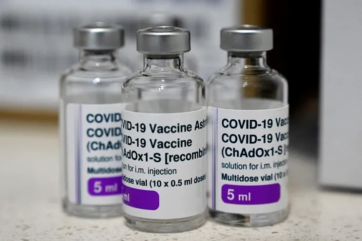 Aplicación de segunda dosis AstraZeneca para quienes recibieron la primera vacuna fuera del país se realizará según disponibilidad de dosis, dice Salud Pública.