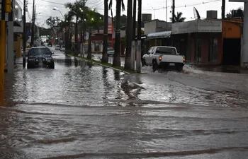 En San Pedro de Ycuamandyyú se registra intensa lluvia, varias casas quedan inundadas