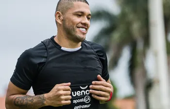 Richard Ortiz, futbolista de Olimpia, en el entrenamiento del plantel en la Villa Olimpia, en Fernando de la Mora.