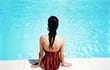 Luego de salir de la piscina, es importante ducharse y enjuagar el cabello. Foto: Pixabay