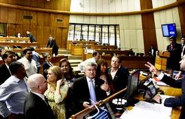 El diputado Jorge Ávalos Mariño (PLRA) anunció que cuentan por el momento con 10 firmas de sus colegas para convocar a la Cámara de Diputados durante el receso parlamentario.