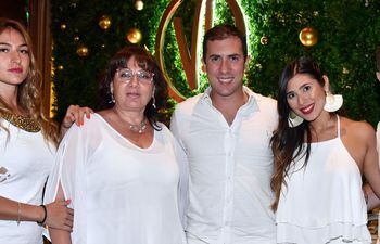 Faten y Marcela Sleiman, Matheus Gamba, Margarita Velazco y Lucas Gamba, en Veranda.