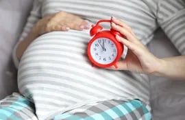 Mujer embarazada esperando el momento del parto