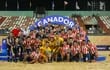 Delegación completa de las selecciones Sub 20 y Absoluta de Paraguay que se consagraron por cuarta vez en la Liga Evolución.