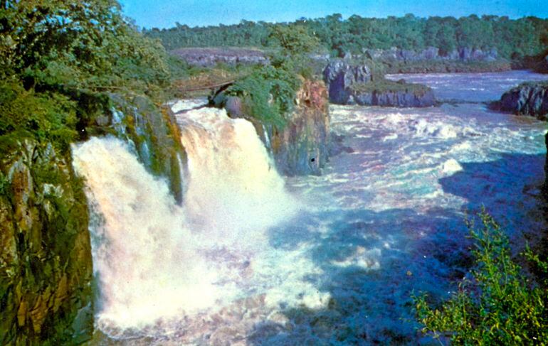 En 1966, Brasil se apropió del Salto del Guairá con el Acta Final de Foz de Yguazú, aceptado  por el Gobierno paraguayo de entonces.