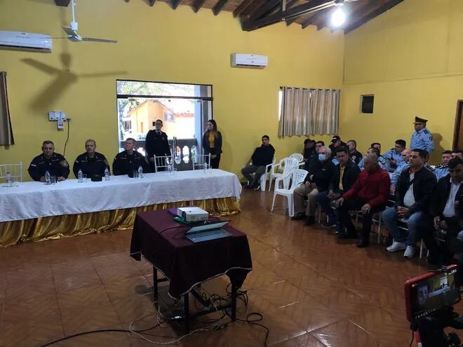 La presentación del Plan de Acción Temprana se llevó a cabo en un salón de la Dirección de Policía de Ciudad del Este.