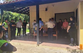 Una comitiva fiscal detuvo a 7 policías y un chófer en Piquete Cué, Limpio.