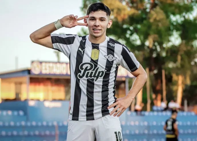 El juvenil atacante Julio Enciso, con su doblete, fue la gran figura y clasificación del “Gumarelo” a cuartos de final. @Libertad_Guma