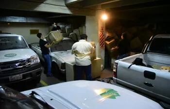 Numerosas cajas con insumos médicos estaban "tiradas" en el depósito de la Municipalidad de Asunción.