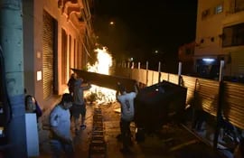 Manifestación anticorrupción derivó en violenta protesta que terminó con un fallecido y una veintena de heridos