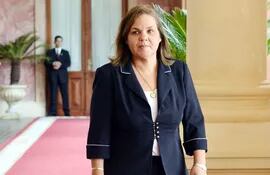 la-presidenta-del-partido-colorado-lilian-samaniego-abandona-el-palacio-de-gobierno-despues-de-mantener-una-larga-reunion-con-el-presidente-de-la-re-220454000000-1051873.jpg