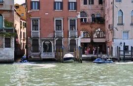 Venecia aplicará a partir del mes de abril de 2024 una nueva tasa de 5 euros a los turistas llegados para pasar un día en la ciudad, dañada por el turismo de masas, anunció el ayuntamiento.