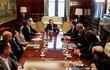 el-presidente-de-argentina-mauricio-macri-c-conversa-con-los-miembros-de-su-gabinete--204104000000-1752222.jpg
