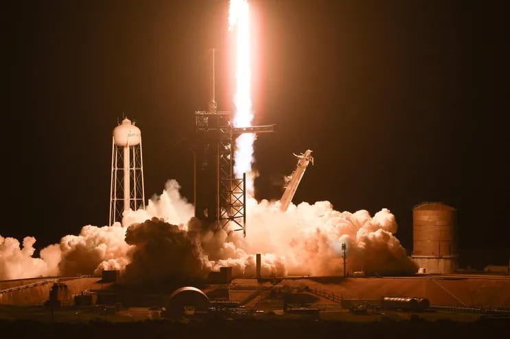 El cohete SpaceX Falcon 9 que transporta a los astronautas Crew-8 despega de la plataforma de lanzamiento 39A del Centro Espacial Kennedy de la NASA el 3 de marzo de 2024 en Cabo Cañaveral, Florida.
