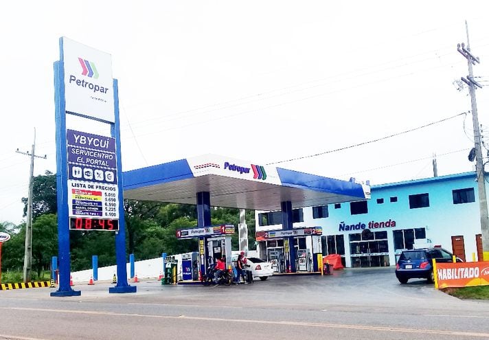 La gasolinera que montó la madre del diputado Tomás “Éver” Rivas este año en Ybycuí con recursos de Petropar.