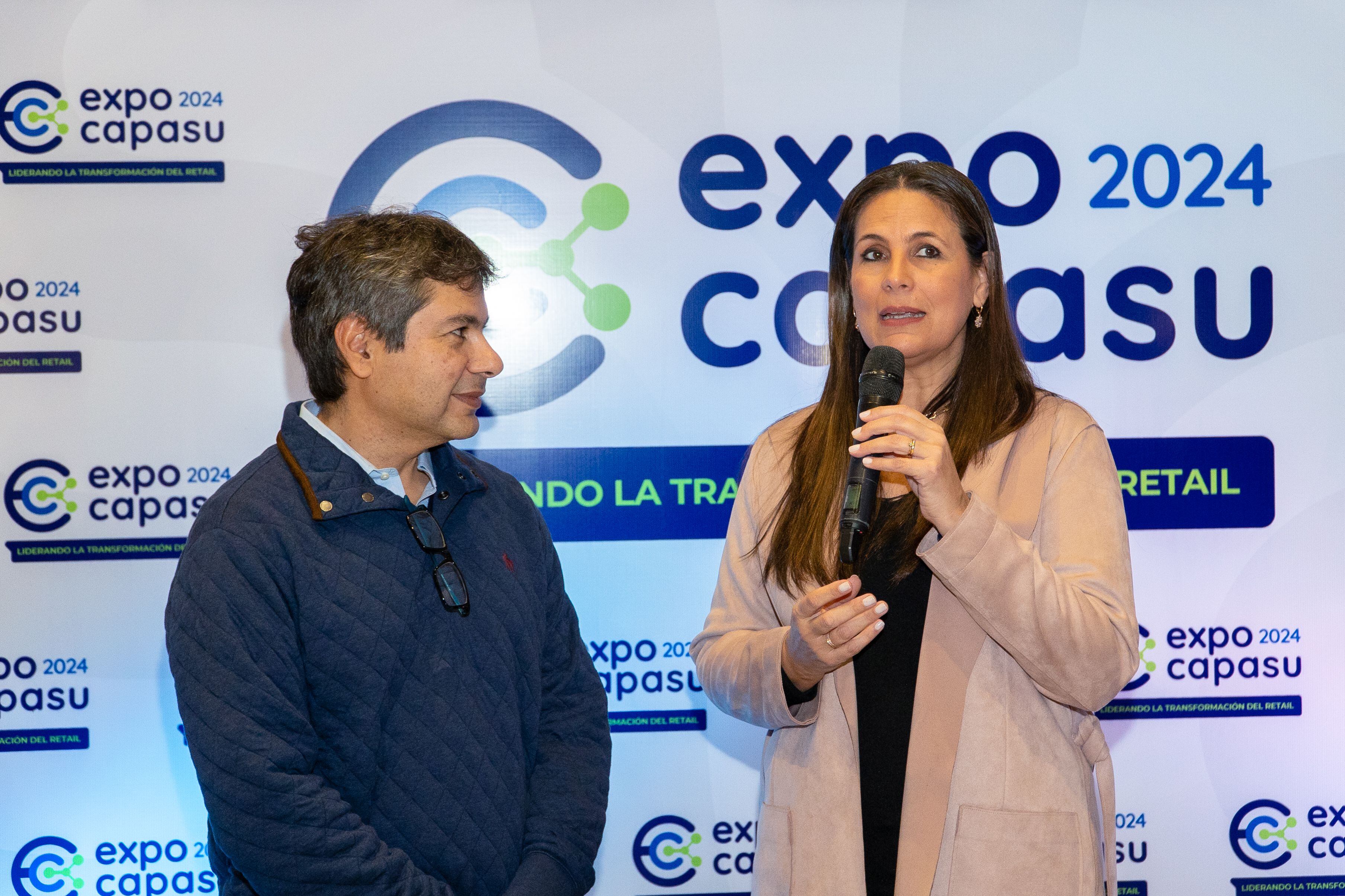 El presidente de Capasu, Joaquín González, junto a la viceministra de Industria, Lorena Mendez, durante el lanzamiento de la Expo Capasu 2024.
