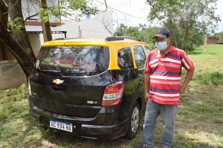 Pedro Chaparro, taxista paraguayo residente en Buenos Aires, varado hace varios meses en Paraguay, tuvo noticias de la apertura del puente y realizó un viaje de casi 400 kilómetros con la intención de cruzar.