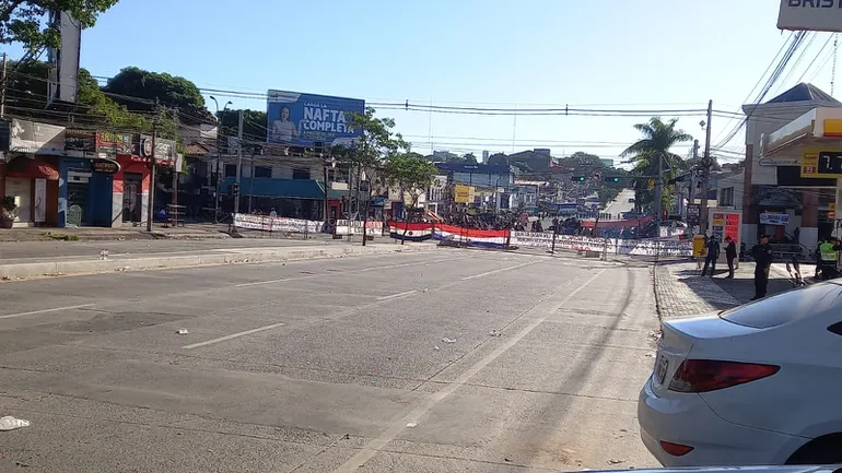 Avenida Eusebio Ayala cuenta con menos manifestantes que otros días.