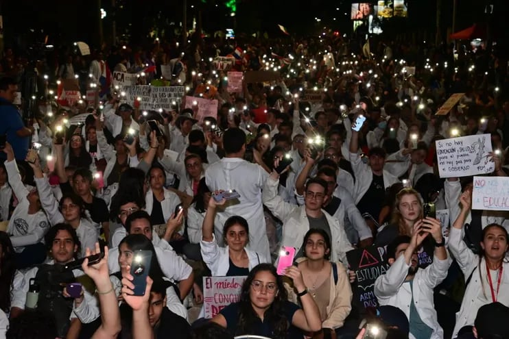 Una gran convocatoria tuvo la marcha de estudiantes universitarios exigiendo Arancel Cero y derogación de la Ley Hambre Cero.