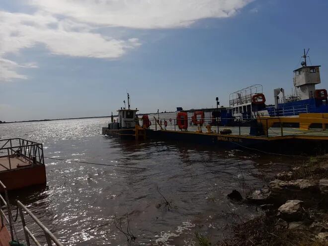 La balsa Rafaela llegó al puerto de Pilar y desde la otra semana entrará a operar, realizando el cruce 6 veces al día a Puerto Cano, Argentina.
