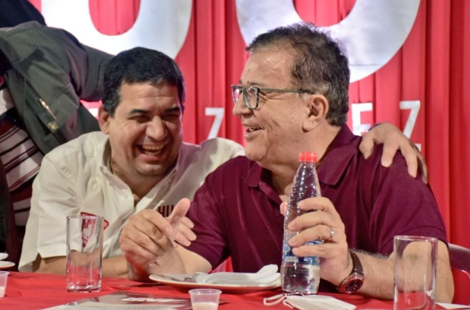 Nicanor Duarte Frutos y el vicepresidente Hugo Velázquez participando de un acto político en Misiones.