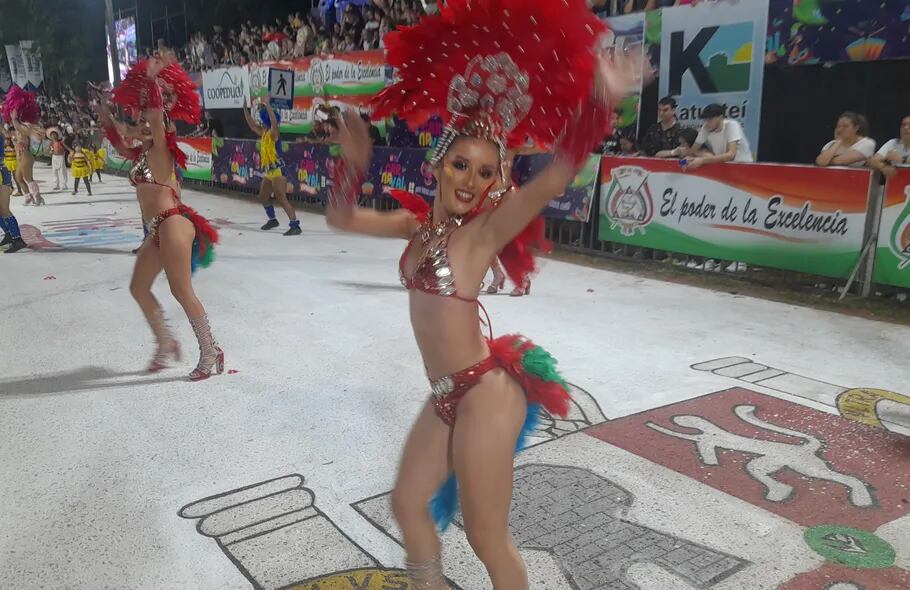Carnaval Guairá Una verdadera fiesta es lo que se vivió en el último día de los corsos del Carnaval Guaireño, en la ciudad de Villarrica. Más de seis mil personas disfrutaron de la presentación de unas 20 comparsas y organizaciones.
