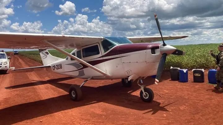 La avioneta incautada este domingo durante un operativo fiscal y policial en la zona norte de Alto Paraná.