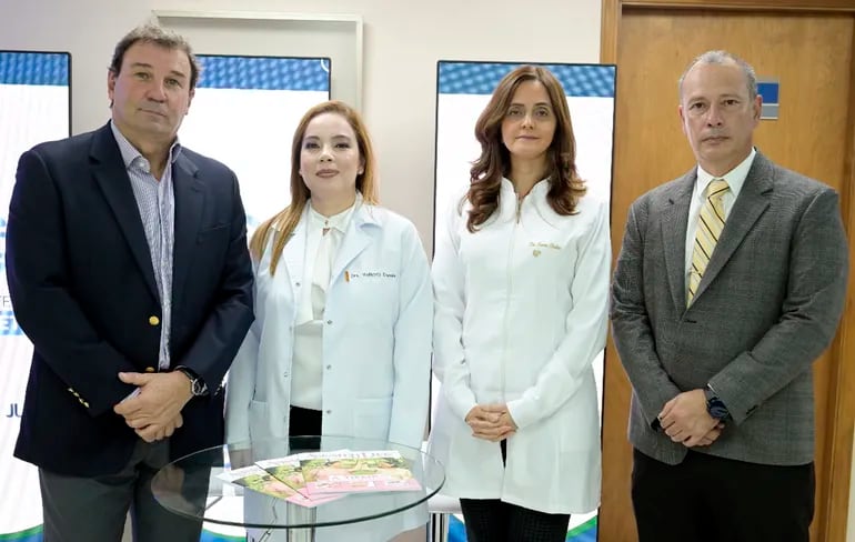 Dr. Ricardo Doria, Dra. Elizabeth Valinotti, Dra. Sussam Benítez y Dr. Sergio Logwin en la presentación oficial del Centro Integral de Diabetes.