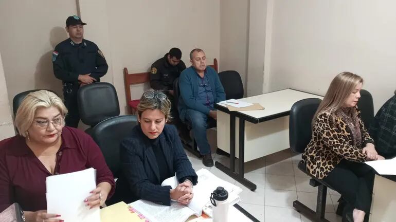 Manuel Domínguez se sintió agraviado, y recusó el tribunal de sentencia presidido por la jueza Liz María Ramírez, e integrado por los magistrados Javier Sapena y Ana Carolina Silveira Dominguez.