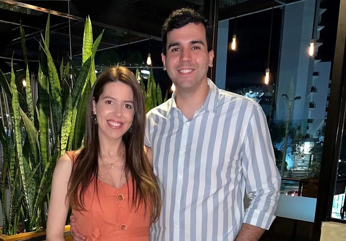 El funcionario “investigador” Patricio Vallejos y su esposa Sara Irún, ministra de Sedeco.